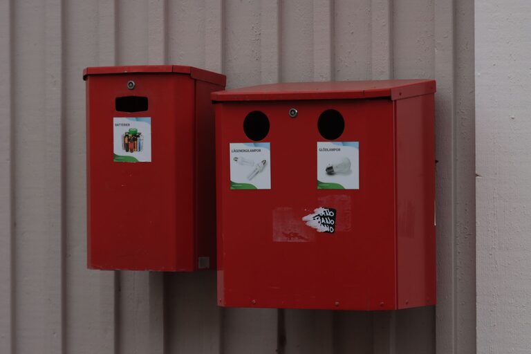 Stații inteligente pentru colectarea separată a deșeurilor